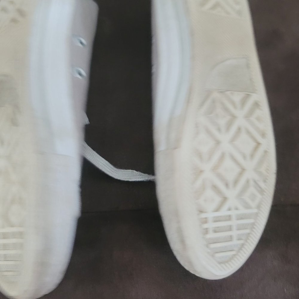 Convers - Picture 2 of 2